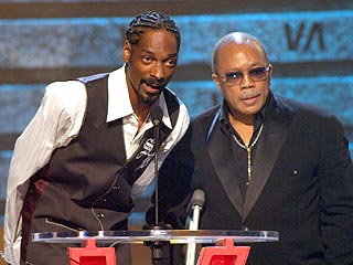 Shoving, Stabbing at Vibe Awards