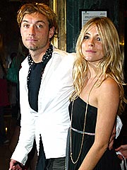 Spotted: Jude & Sienna Making Nice
