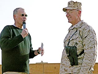 Letterman Hosts Holiday Late Show in Iraq
