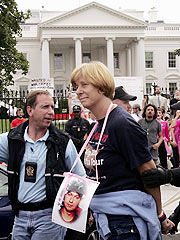 Cindy Sheehan Vows to Tie Self to White House