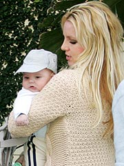 Britney's Mom: Kevin Changes Diapers