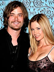 Mira Sorvino Has a Boy