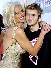 Anna Nicole's Son Dies, Daughter Is Born