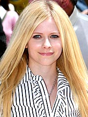 Avril Sorry for Paparazzi Run-Ins