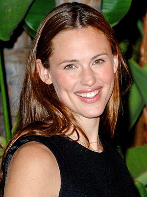 Jennifer Garner'Shocked' by Death of Makeup Artist Jennifer Garner