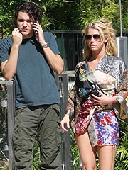 Jessica Simpson Rocks Out at John Mayer Concert