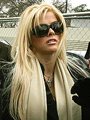 Lawyer: Anna Nicole Is 'Overwhelmed'