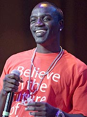 Akon Charged in Fan-Tossing Incident