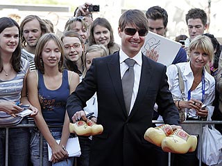 Tom Cruise 'Happy' About Beckhams' Move to L.A.