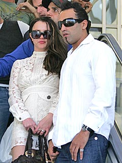 Wife of Britney's Paparazzi Pal Files for Separation