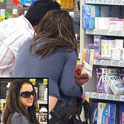 Britney Spotted Shopping for Pregnancy Test
