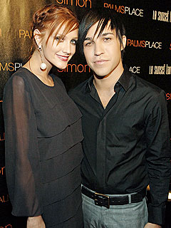 Ashlee Simpson Postpones Summer Tour