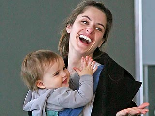 Amanda Peet Shares Her Daughter's First Words