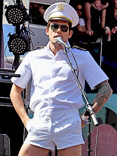 John Mayer Making Himself 'Wake Up and Be a Writer'