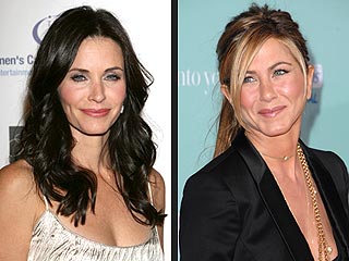 Courteney Cox Offers 40th Birthday Wish to Jennifer Aniston
