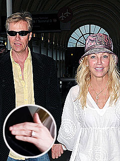 What's With Heather Locklear's Mystery Ring?