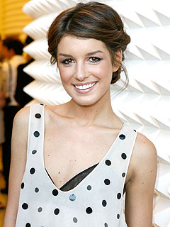Shenae Grimes Welcomes Rumer Willis to 90210
