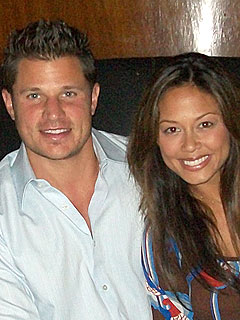 Nick Lachey and Vanessa Minnillo Get Cozy in Three Cities