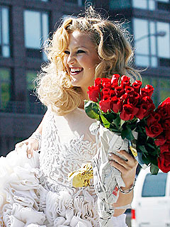 PHOTO: Kate Hudson Poses as a Blushing Bride