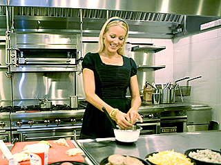 FIRST PHOTO: Jewel Is a Real Dish (at Denny’s)