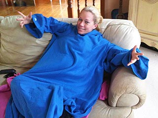 Kendra Wilkinson Loves Her Big Blue Snuggie!