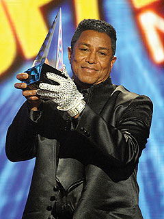 Taylor Swift, Michael Jackson Win Big at AMAs