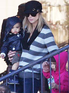 Elin Steps Out with Tiger's Tots