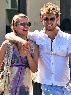 Dianna Agron, Alex Pettyfer Engaged?