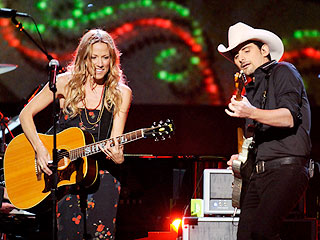Brad Paisley and Sheryl Crow Celebrate a Country Christmas