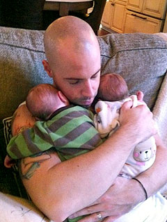 PHOTO: Chris Daughtry Shows Off Twins