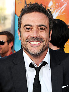 Jeffrey Dean Morgan Rescues a Dog from the Puerto Rican Jungle
