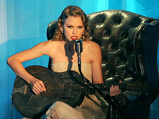 Taylor Swift Fires Back at Kanye in New Song at VMAs