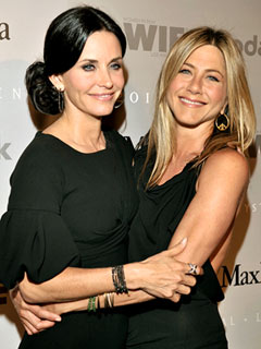 Jen Aniston & Courteney Cox Arquette Go To Dinner