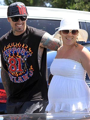 Carey Hart, Pink Welcome Baby Girl