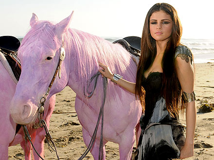  Selena Gomezaddress on Pink Objects To Pink Horses In Selena Gomez S Music Video