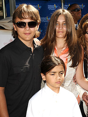 Michael Jackson's Children: Prince, Paris & Blanket Pictures