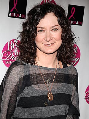 Sara Gilbert Enjoys a Casual Solo Lunch