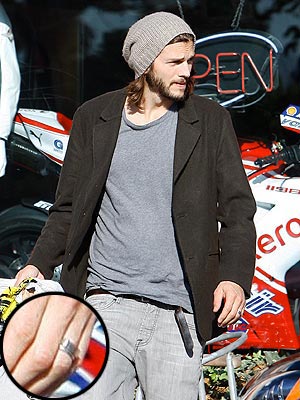 Demi Moore and Ashton Kutcher: Photo of Him Wearing Wedding Band