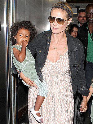 Heidi Klum's Daughter Lou Trains the Dogs