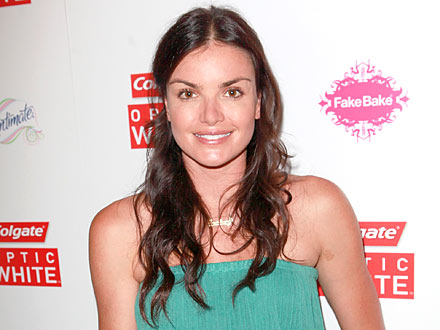 Courtney Robertson Swears Off Spray Tans to Look Au-Naturel for Ben Flajnik