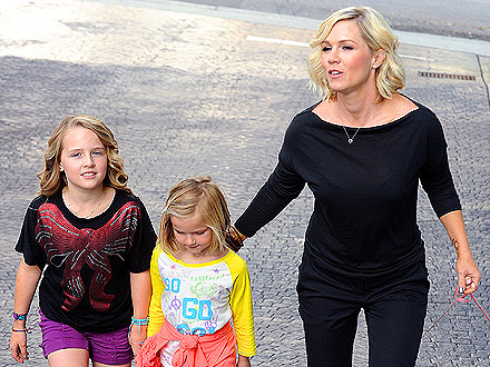 Jennie Garth Gets a Massage Before Taking Kids to a Kelly Clarkson Concert