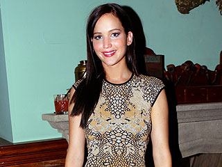 Jennifer Lawrence Chats Up Lucky Fans at Southern Eatery | Jennifer Lawrence