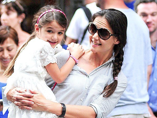 Hurricane Sandy: Katie Holmes & Suri Eat at ABC Kitchen in NY