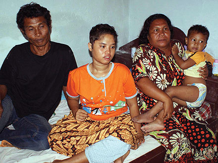 Girl Missing Since 2004 Tsunami Found Alive in Indonesia