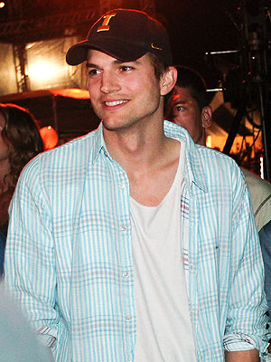Ashton Kutcher Will Present at Academy of Country Music Awards