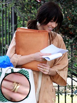 Jessica Biel Engaged to Justin Timberlake, Not Wearing Engagement Ring