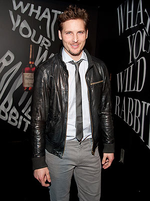 Jennie Garth, Peter Facinelli Divorce: He Steps Out in N.Y.C.