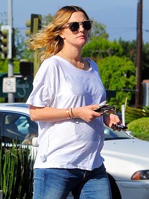 Drew Barrymore Takes Her Baby Bump to Lunch | Drew Barrymore