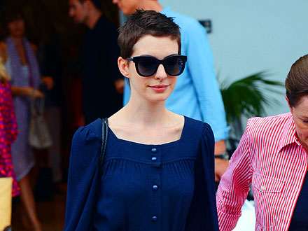 anne-hathaway-440