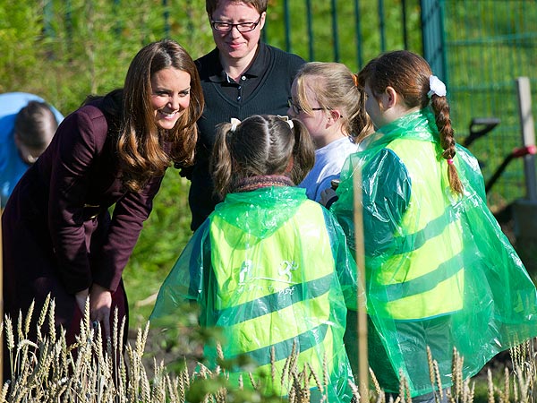 Kate Dazzles Onlookers as Queen of the … Garden?